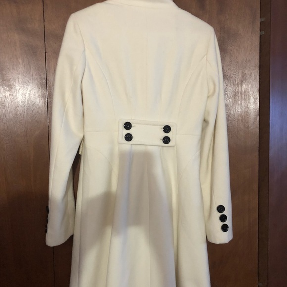 Gorgeous long ivory wool trench coat. - Picture 5 of 8